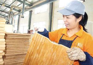 竹木融合 傳統(tǒng)工藝在現(xiàn)代生產(chǎn)中的創(chuàng)新實踐